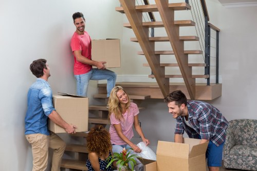 Local removal truck hire for flats and houses in Streatham