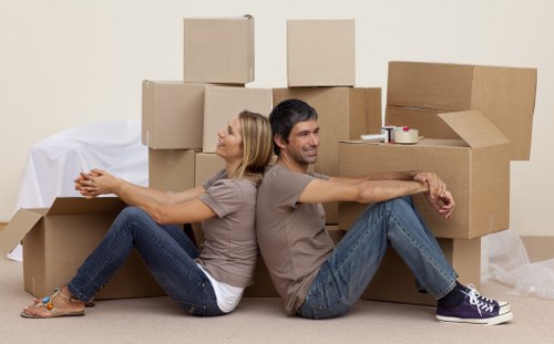 Removal van support for flats and houses in Streatham